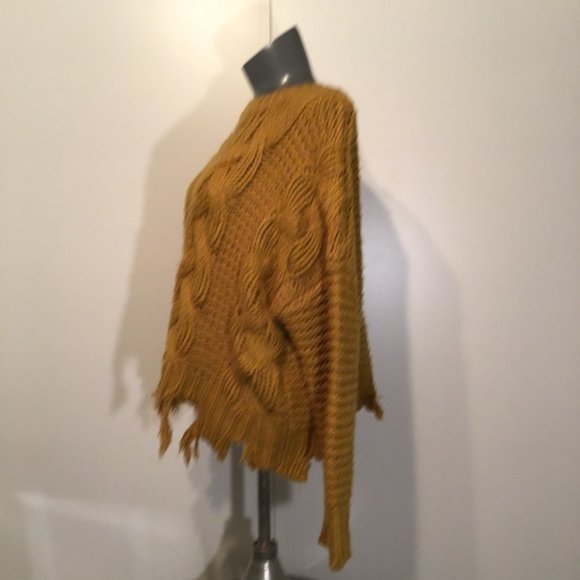 Moon River Distressed Hem Cable Knit Sweater Size S - Picture 6 of 10